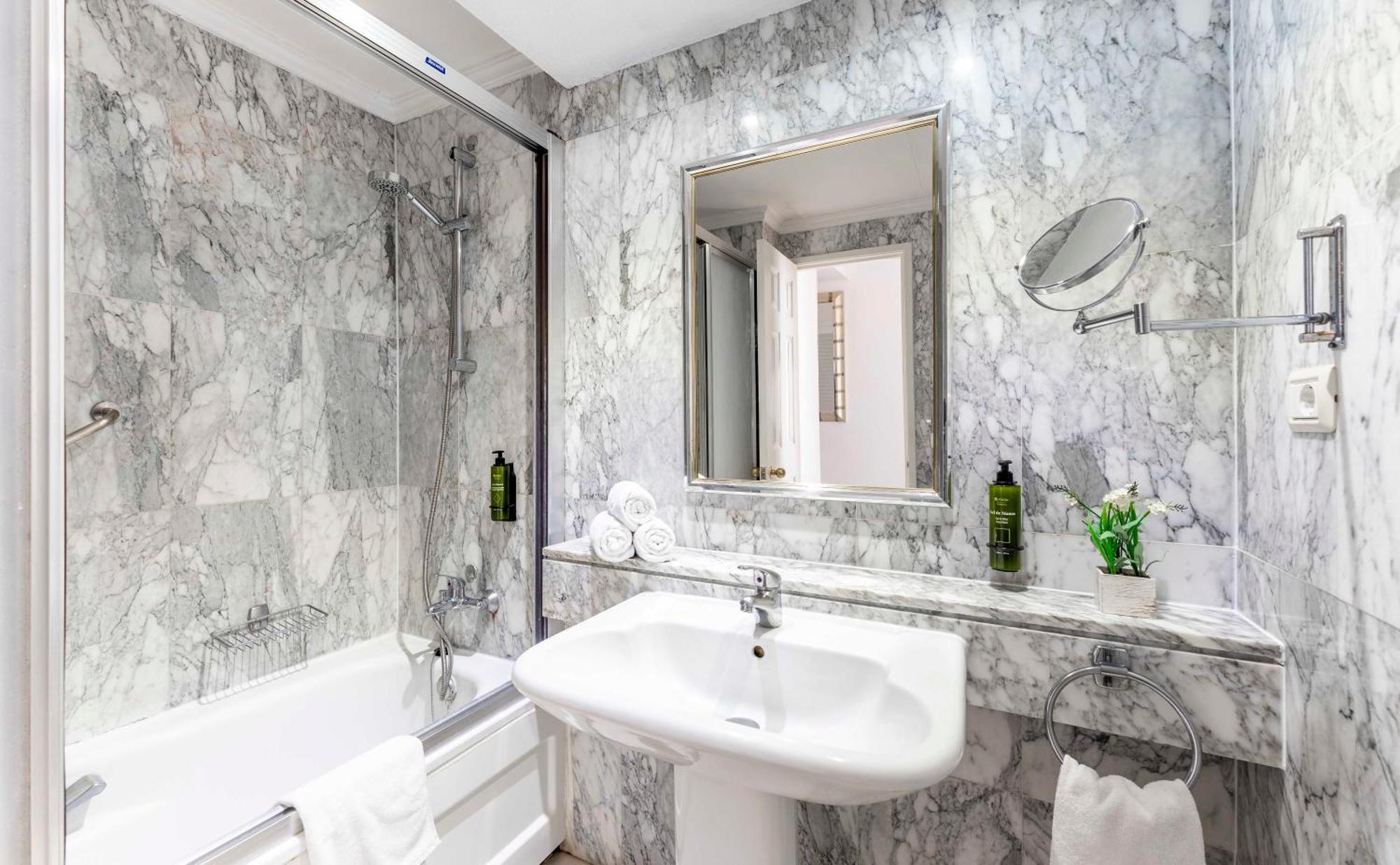 One-Bedroom Apartment with Sea View,1615406005:JPEG