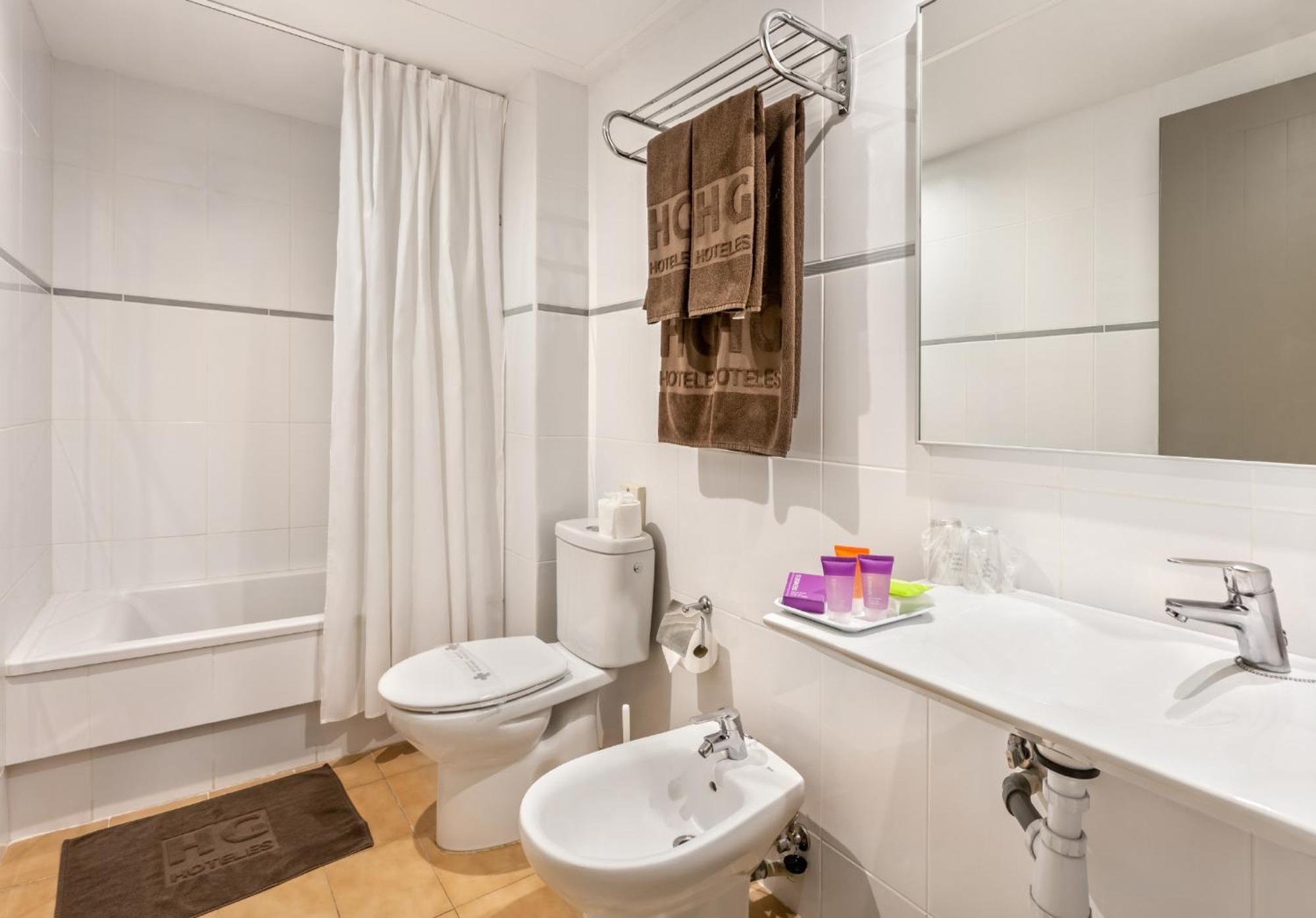 One-Bedroom Apartment,1272359296:JPEG